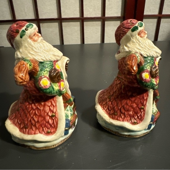 Vintage Santa salt and pepper shaker set - Picture 9 of 16
